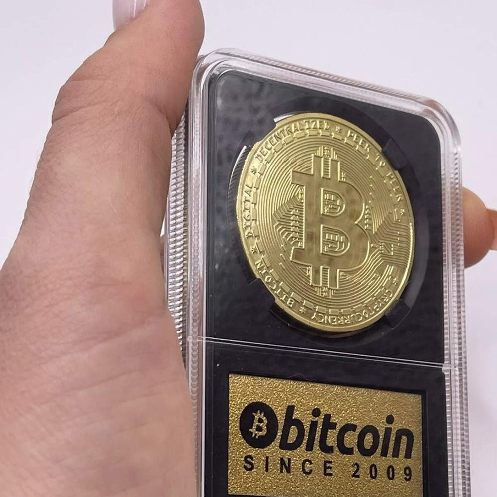 Bitcoin Commemorative Coin In Plastic Protective Case - Picture 7 of 10